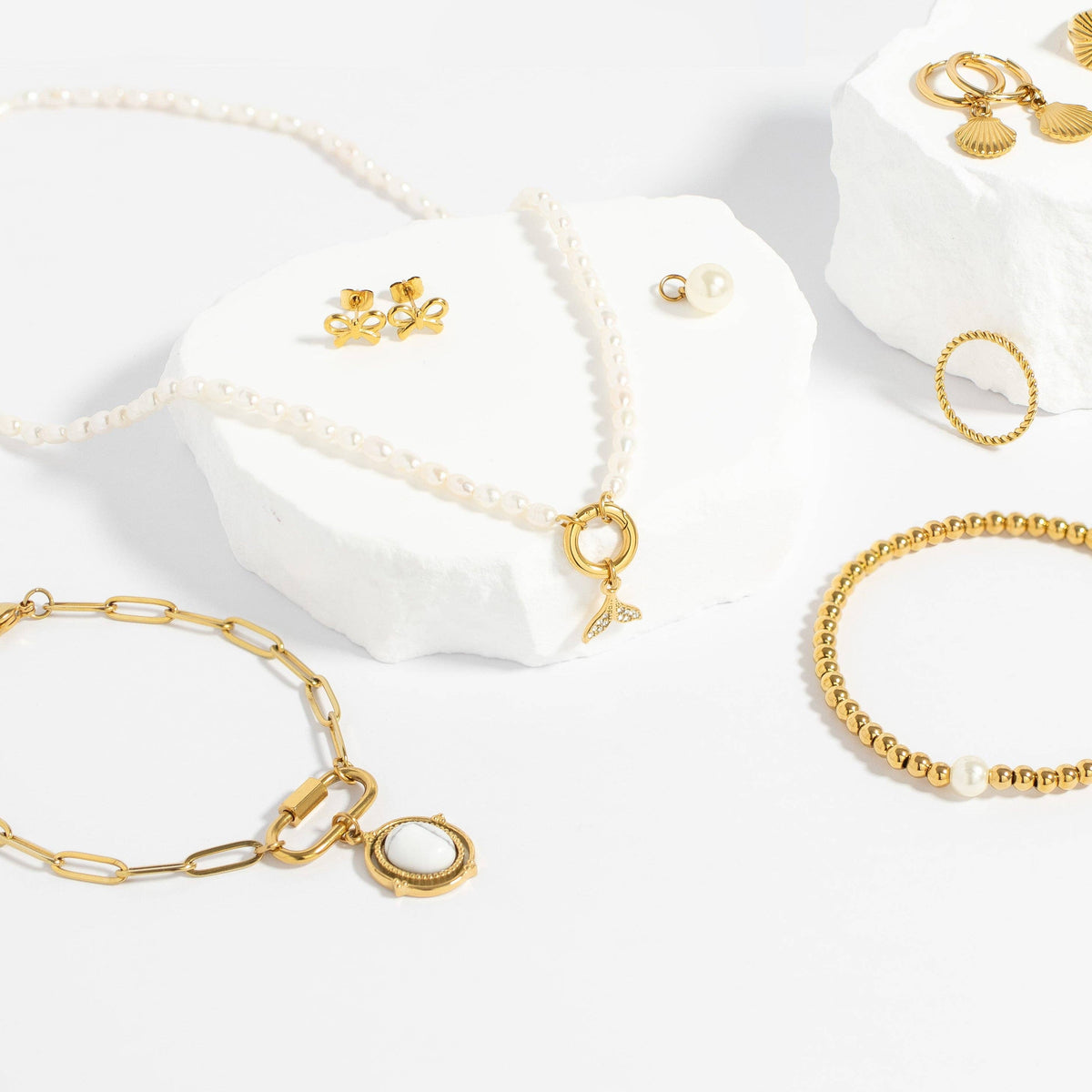 18K Gold PVD Paperclip Carabiner Bracelet: Gold