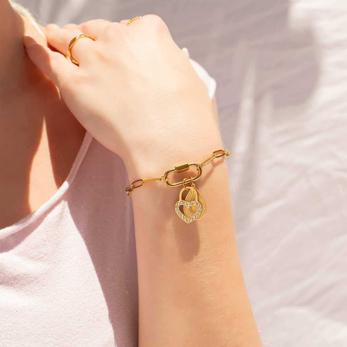 18K Gold PVD Paperclip Carabiner Bracelet: Gold