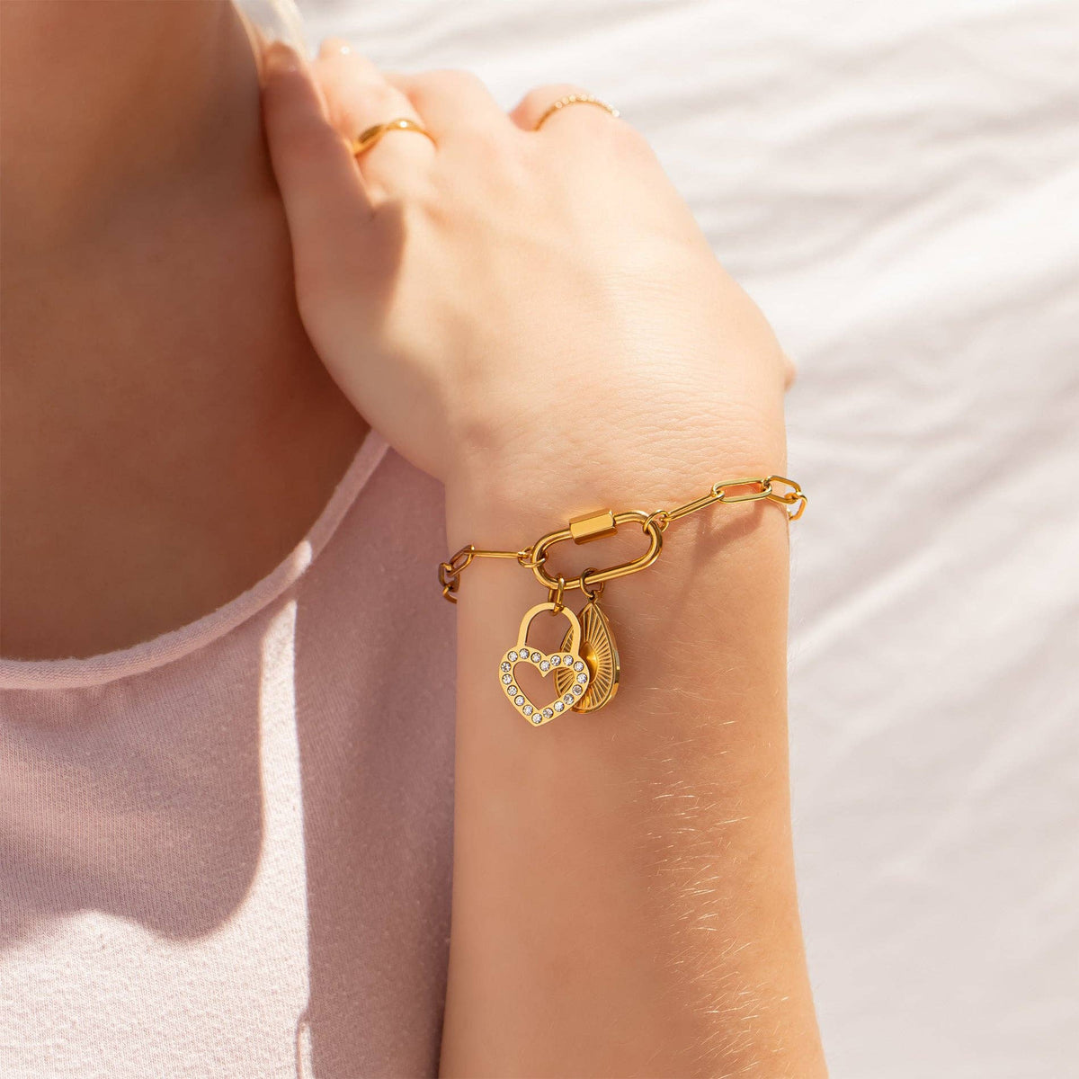 18K Gold PVD Paperclip Carabiner Bracelet: Gold