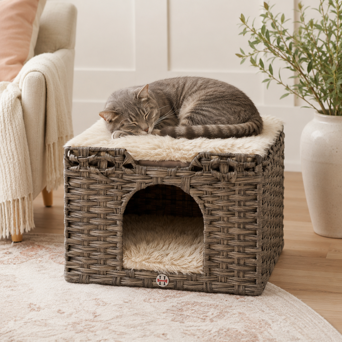 Huntley Cat House | Gray with Two Cushions